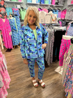 Lulu-B Clothing 
Secret Detail Pocket Capri
Style SPX1521
Blue Palm Tree Print