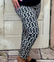 Beat the heat in style! These UPF 50 capris are made with breathable, cooling fabric and a flattering 25" inseam—perfect for sunny days and all-day comfort. Don’t miss out on your new summer go-to!