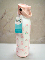 The perfect traveling companion! 🏃♀️ Pirouette into prettiness with this charming ballet design. 🩰
Flip, sip and hydrate! Drink on the go with the help of the easy carry handle and inner straw.