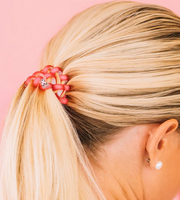Meet your new year-round hair essential! The Large TELETIES Hair Coils deliver a strong grip without damage, keeping your style secure all day long. When not in your hair, they double as a chic wrist accessory—functional and fashionable in one.