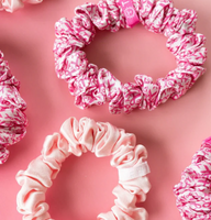 Your TELETIES just got an upgrade! The TELETIES Silk Scrunchies are made of 100% natural silk, making them super soft and gentle for your hair. It also prevents breakage and damage while you snooze. With our innovative TELETIES spiral coil inside, you get the same features of our game-changing hair ties, now covered in silk! Get ready to wake up with hip, happy and healthy hair! The small size scrunchie is best for thin to medium thickness of hair.