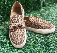 Step into chic comfort with the Corkys Why Knot Leopard Print Slip-On Shoes. Featuring a bold leopard print design, these stylish slip-ons are the perfect mix of comfort and fashion. Designed with a 1" heel and 0.75" platform, they provide just the right lift while keeping you comfortable all day. The closed-toe design makes them ideal for cool-weather wear, while the easy slip-on style ensures convenience. Pair them with jeans, leggings, or casual dresses for a trendy everyday look.