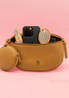 Made of PU leather, it features a detachable strap, detachable coin pouch, secure top zip closure, and an additional back zippered pocket. The spacious lined interior includes an extra zippered pocket for easy organization. Finished with the signature Simply Southern logo for a chic touch. 💕
