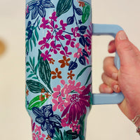 40oz tumbler, stainless steel tumbler, Endless Summer cup, insulated drinkware, large travel tumbler, cupholder friendly tumbler, reusable straw tumbler. 40oz stainless steel tumbler in Endless Summer print with reusable straw and large carrying handle. Lilly Pulitzer