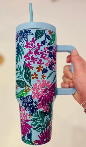 40oz tumbler, stainless steel tumbler, Endless Summer cup, insulated drinkware, large travel tumbler, cupholder friendly tumbler, reusable straw tumbler. 40oz stainless steel tumbler in Endless Summer print with reusable straw and large carrying handle. Lilly Pulitzer