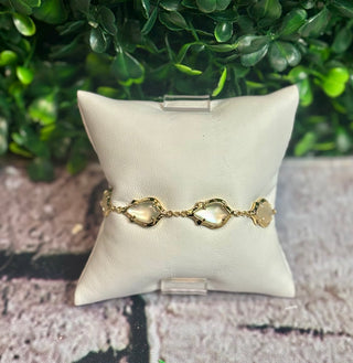 Adriana Scallop Frame Gold Chain Bracelet - Natural Mother of Pearl