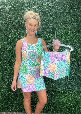 The Agatha Fitted Dress in Garden Escape is the kind of dress that does the work for you. A sleek, fitted bodice transitions into a flared skirt for a silhouette that's equal parts polished and playful. Made from cooling UPF50+ fabric that's lightweight and wrinkle-resistant, it goes from the suitcase to the street without missing a beat.