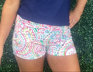 Shorts that actually have pockets — and look good doing it. The Arely Front Pocket Shorts in Pink Paisley are made for warm days when you want to move freely and stay comfortable without sacrificing style. Cooling UPF50+ fabric and a wrinkle-resistant construction make these a travel essential you'll reach for again and again.