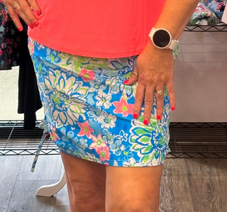 Bodycon Skort - Blue Lagoon Blossoms
A skirt that flatters, shorts that cover — and drawstrings that let you decide how much of both. The Bodycon Skort in Blue Lagoon Blossoms hugs your curves in all the right places while built-in shorts keep you comfortable and confident through every move. Adjustable side drawstrings let you customize the length and ruching on the fly, so you can dial up the sporty or lean into the feminine depending on the moment. The Blue Lagoon Blossoms print — bold blues, fresh green
