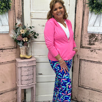 The Tricia Full-Zip Jacket blends style and function with a full zipper, pockets, and thumb holes. Its 82% polyester, 18% spandex blend offers a comfy, flattering fit.