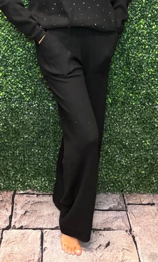 Black Pants - One Size
Color | Black
Fabric | 50% Viscose, 20% Polyamide (Nylon), 30% PBT stretch knit
Fit | Relaxed pull-on; one size fits most (S–XL)
Waist | Elastic waist for a comfortable, adjustable fit
Finish | Soft, silky hand feel with natural drape; wrinkle-resistant