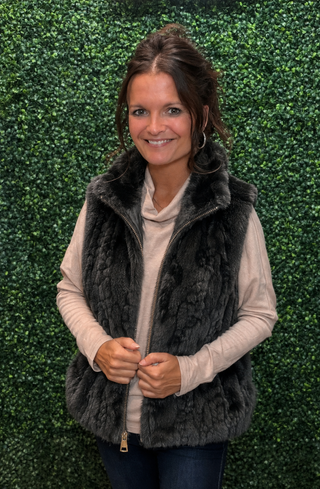 Silhouette | Vest
Closure | Zip-front
Color | Black
Fabric | 100% Polyester — soft faux fur with a plush, luxe feel
Fit | One size fits most

