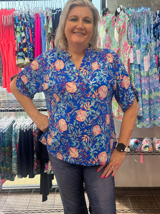 Your favorite Lizzy style, elevated. The Lizzy Breeze Blouse brings together the wrinkle-free fabric and relaxed fit you already love, now with a subtly flared sleeve that adds just the right touch of breezy elegance for any occasion.