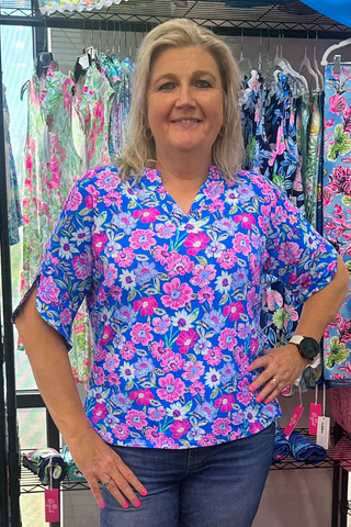 Your favorite Lizzy style, elevated. The Lizzy Breeze Blouse brings together the wrinkle-free fabric and relaxed fit you already love, now with a subtly flared sleeve that adds just the right touch of breezy elegance for any occasion.