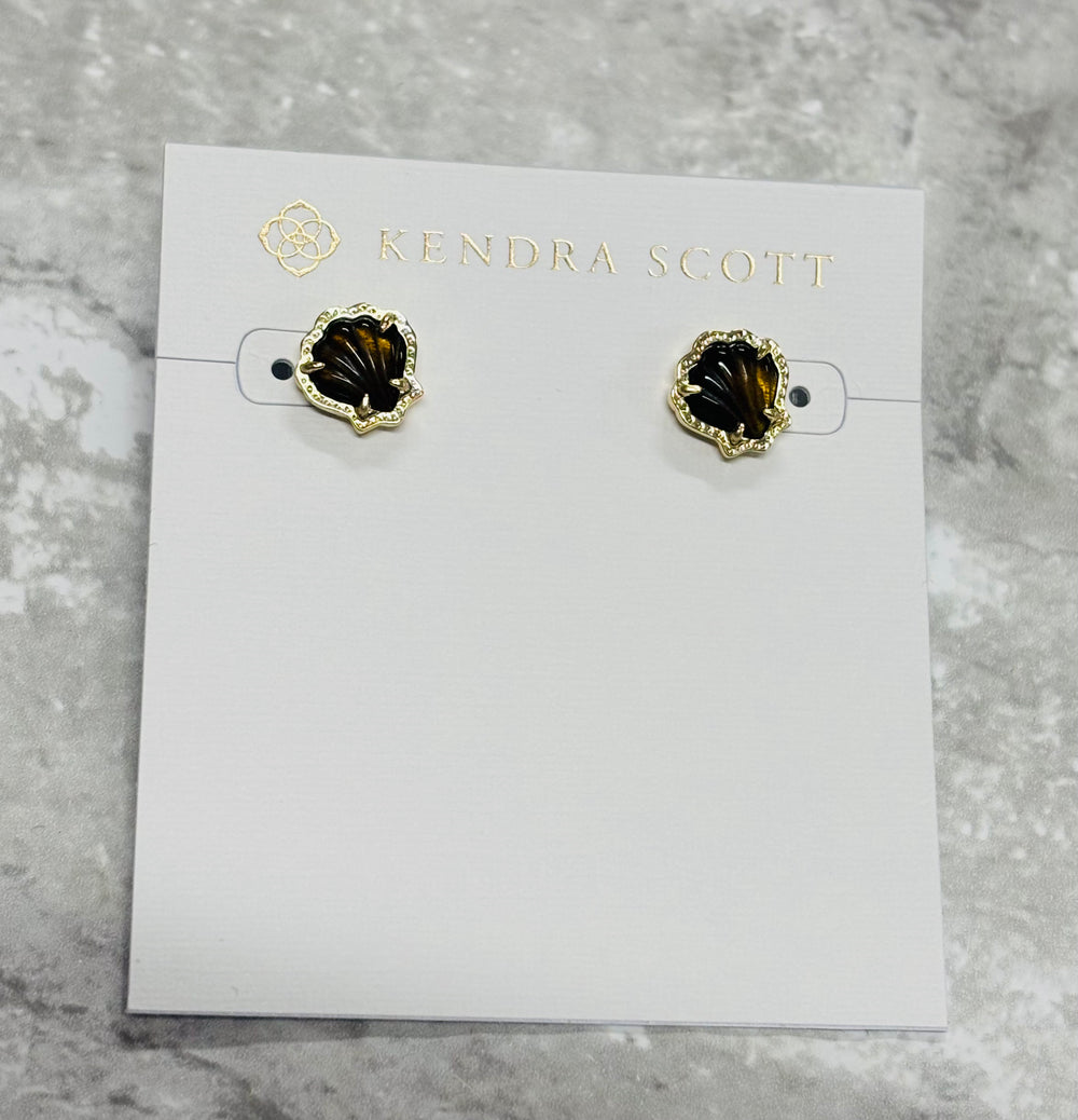 Beach babes, the Brynne Gold Shell Stud Earrings in Golden Obsidian are the perfect petite, sea-inspired touch. Shell stones in a textured frame add cute flair!