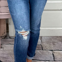 Elevate your wardrobe with our Button-Fly Boyfriend jeans! Made of 93% cotton, 6% polyester, and 1% spandex, with a flattering midrise and versatile inseam.