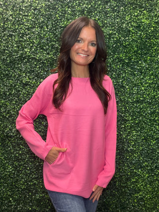 Neckline | Scoop neck
Pockets | Two functional pockets
Fabric | 30% acrylic, 29% polyester, 21% modal, 20% nylon — soft, lightweight cashmere blend
Feel | Cozy, breathable, and comfortable against the skin