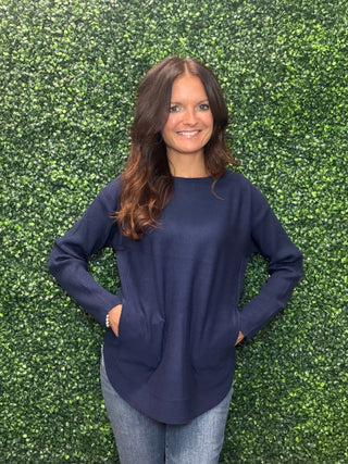 Neckline | Scoop neck
Pockets | Two functional pockets
Fabric | 30% acrylic, 29% polyester, 21% modal, 20% nylon — soft, lightweight cashmere blend
Feel | Cozy, breathable, and comfortable against the skin