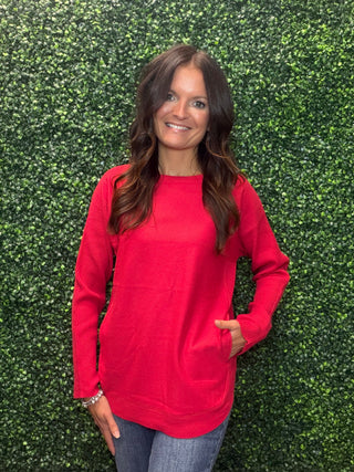 Neckline | Scoop neck
Pockets | Two functional pockets
Fabric | 30% acrylic, 29% polyester, 21% modal, 20% nylon — soft, lightweight cashmere blend
Feel | Cozy, breathable, and comfortable against the skin