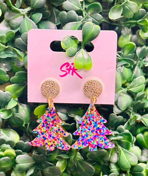 Add a pop of festive fun to your holiday look with these Rainbow Confetti Dot Petite Christmas Tree Dangle Earrings! Featuring a playful confetti design and a shimmering gold textured top, these lightweight earrings are the perfect mix of merry and bright.