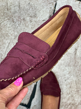 Corkys_Penny_For_Your_Thoughts_-_Wine
Silhouette | Classic moccasin loafer with penny keeper detail
Color | Wine
Construction | Cushioned insole for all-day comfort and support
Outsole | Rubber pebble outsole for grip and flexibility