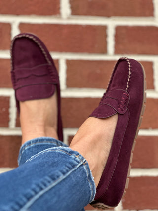 Silhouette | Classic moccasin loafer with penny keeper detail
Color | Camel
Construction | Cushioned insole for all-day comfort and support
Outsole | Rubber pebble outsole for grip and flexibility