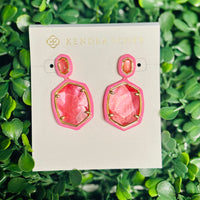 Daphne Enamel Frame Gold Drop Earrings Bright Pink Illusion
Kendra Scott Earrings