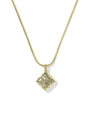 Dira Pearl Gold Short Pendant Necklace