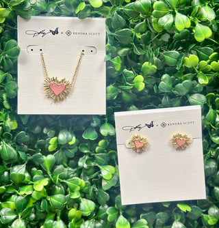 Dolly Parton x Kendra Scott Ari Heart Short Pendant Necklace & Earring in Gold Light Pink Drusy

Light pink drusy stone in the middle of the heart with bursting crystal detail around the heart