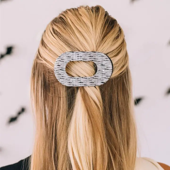 Lay down flat with comfort
Bendable teeth for a secure yet gentle hold
Lightweight, durable, and suitable for all hair types
Perfect for all-day wear—from sunup to sundown