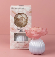 Sweet Grace is in season all year long with the Sweet Grace Flower Diffuser! Enjoy the fragrance of Sweet Grace as well as the beauty of a flower as it turns pink and blooms over the course of 60 days.
