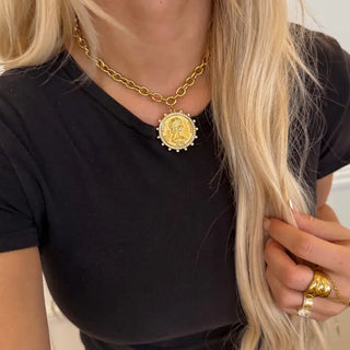 Chain Necklace 
Gold Coin Necklace 
Trendy necklace