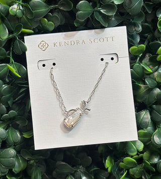 Kendra Scott Necklace 
Kendra Scott Golf Necklace 
Silver (rhodium plated) Chain 
Ivory mother of pearl stone