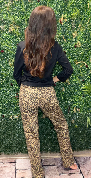 Style | Kimberly classic straight-leg jean
Print | Leopard
Rise | High rise with an 11 1/2-inch front rise
Tummy Control | Integrated panel designed to smooth and support at the waist
Silhouette | Straight-through leg
Inseam | 32 inches
Leg Opening | 17 1/2 inches