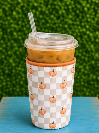 Fit | Designed for medium iced cups: Dunkin' Medium, Starbucks Venti, McCafé Large, and other 22–28oz cold beverage cups
Material | 4mm thick neoprene — flexible, lightweight, and durable
Insulation | Keeps drinks cold 2+ hours; stops condensation
Grip | Easy-grip hand strap for comfortable carrying
Drip Protection | Stops messy drips and keeps hands dry and warm
Storage | Folds flat for easy on-the-go use
Print | Pumpkin Check — classic buffalo check in rich fall tones