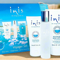 Take your favorite refreshing scent on the go with the Inis Voyager Travel Set ✈️🌊! This reusable bag includes a 0.5 oz cologne, 1 oz hand cream, 2.9 oz seaweed-enriched body lotion, and refreshing shower gel 🌿💧. Perfect for travel and always smelling amazing! ✨🌟