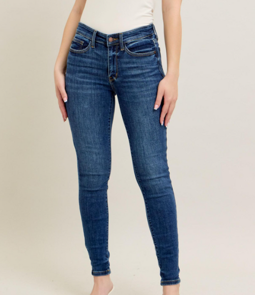 Your new go-to pair for everyday style! These skinnies feature a flattering 9.5” mid-rise fit and a comfortable 29” inseam, making them perfect to wear with sneakers, boots, or heels. Crafted with a soft, stretchy blend of 93% cotton, 6% polyester, and 1% spandex, they move with you while keeping their shape. The handsand finish gives them that classic, lived-in look you’ll love reaching for again and again.