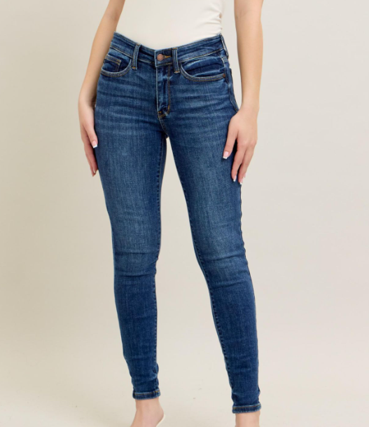 Your new go-to pair for everyday style! These skinnies feature a flattering 9.5” mid-rise fit and a comfortable 29” inseam, making them perfect to wear with sneakers, boots, or heels. Crafted with a soft, stretchy blend of 93% cotton, 6% polyester, and 1% spandex, they move with you while keeping their shape. The handsand finish gives them that classic, lived-in look you’ll love reaching for again and again.