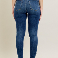 Your new go-to pair for everyday style! These skinnies feature a flattering 9.5” mid-rise fit and a comfortable 29” inseam, making them perfect to wear with sneakers, boots, or heels. Crafted with a soft, stretchy blend of 93% cotton, 6% polyester, and 1% spandex, they move with you while keeping their shape. The handsand finish gives them that classic, lived-in look you’ll love reaching for again and again.