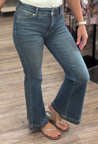 Fabric | 91% Cotton, 7% Polyester, 2% Spandex
Rise | High-Rise — 10¼"
Inseam | 30" (Petite)
Leg Opening | Flare
Waistband | Double Button, Tummy Control