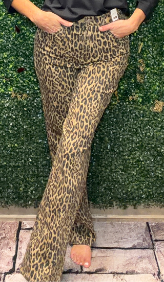 Style | Kimberly classic straight-leg jean
Print | Leopard
Rise | High rise with an 11 1/2-inch front rise
Tummy Control | Integrated panel designed to smooth and support at the waist
Silhouette | Straight-through leg
Inseam | 32 inches
Leg Opening | 17 1/2 inches