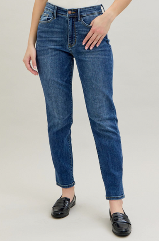 high waist slim jeans, shield pocket jeans, women’s stretch denim, boutique slim jeans, flattering women’s jeans, Sweet Southern Charm denim