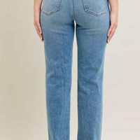 Our High-Rise Vintage Straight jeans blend comfort & style, crafted with cotton, PE, rayon, T400 & spandex. 10.5" rise, 30.5" inseam—timeless & flattering!
Judy Blue 
Vintage Straight Jean