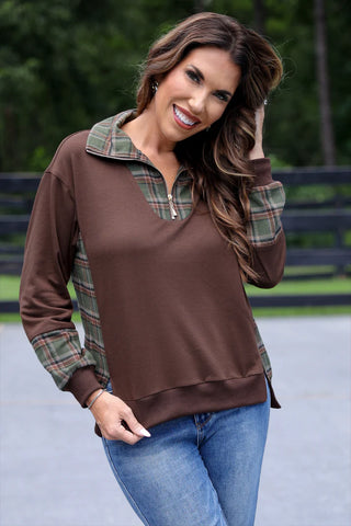 Juniper Plaid Pullover – Chocolate
Cozy meets classic with our Juniper Plaid Pullover! 🍫✨ This chocolate-colored pullover features a timeless plaid design perfect for the winter season. The quarter-zip with elegant gold zipper makes it easy to layer while adding a chic, festive touch. Soft, stretchy, and comfortable, it’s ideal for holiday gatherings, casual outings, or relaxing at home. Wrap yourself in warmth and style this season!