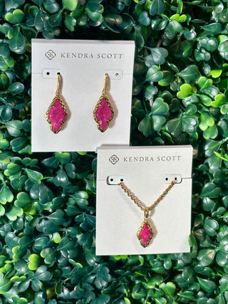 Adeline Vintage Gold Short Pendant Necklace Dark Fuchsia Variegated Magnesite