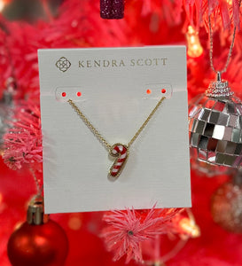 What’s sweet, chic, and full of holiday spirit? The Candy Cane Gold Short Pendant Necklace in Ivory Mother-of-Pearl, of course! We reimagined the sweet of the season with red, enamel-striped ivory mother-of-pearl, creating a playful pendant you’ll show off all winter long.