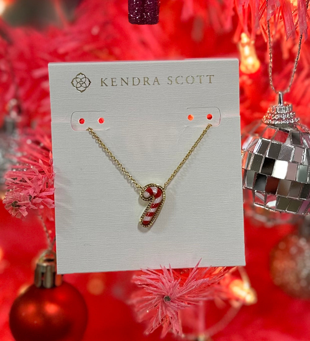 What’s sweet, chic, and full of holiday spirit? The Candy Cane Gold Short Pendant Necklace in Ivory Mother-of-Pearl, of course! We reimagined the sweet of the season with red, enamel-striped ivory mother-of-pearl, creating a playful pendant you’ll show off all winter long.