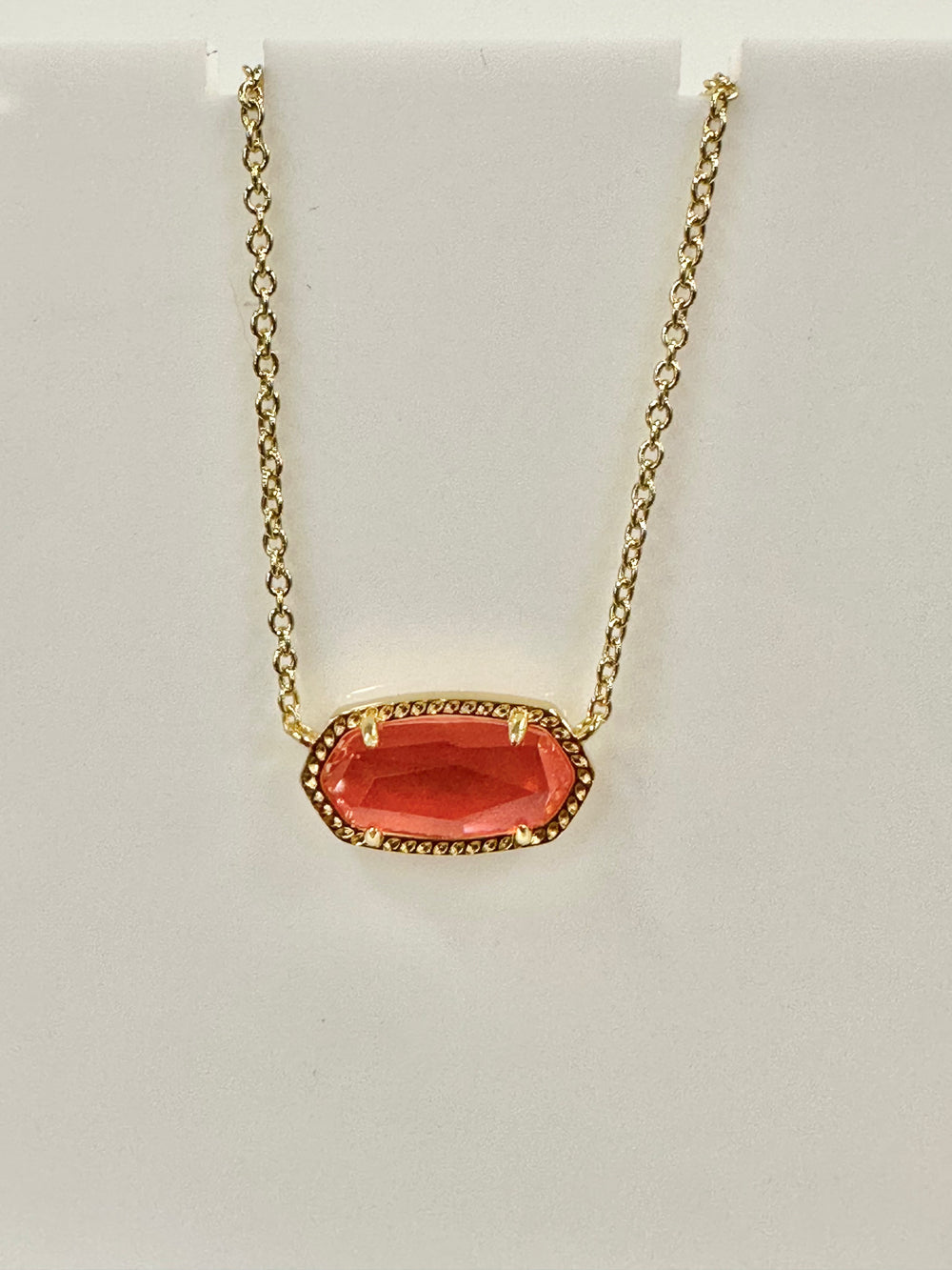 Elisa Necklace in Gold Coral Pink Mother of Pearl
Kendra Scott Necklace