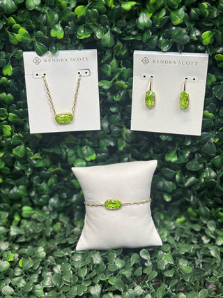Kendra Scott Set - Gold Light Green
Earrings, necklace and bracelet