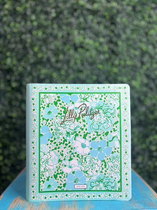 Print | Mint Condition Burst — vibrant Lilly Pulitzer floral
Coverage | 17 months of planning
Layouts | Spacious weekly and monthly views
Extras | Fun colorful planning stickers + dedicated notes pages
Cover | Lightweight flexible soft cover — travel-ready and easy to carry
Binding | Sturdy gold spiral — lays flat for easy writing
Brand | Lilly Pulitzer
